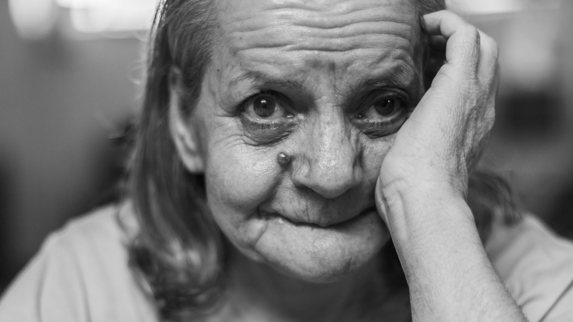 When an Aging Parent Says “I’m Fine”: 9 Signs They May Need Help at Home
